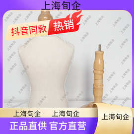 上海女模特與寵物衣架 時尚、溫情與創(chuàng)意的交織